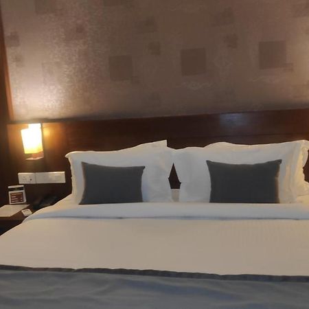 Emperor-Hotel Rachana Continental Pvt Ltd Kizhake Chālakudi Εξωτερικό φωτογραφία