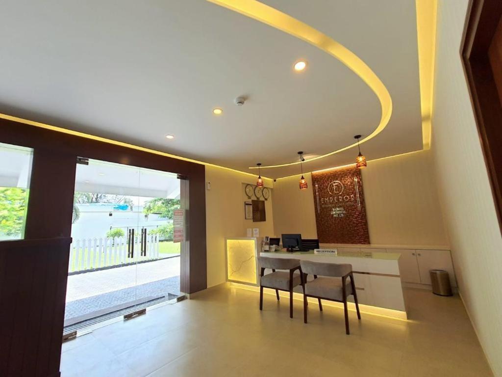 Emperor-Hotel Rachana Continental Pvt Ltd Kizhake Chālakudi Εξωτερικό φωτογραφία