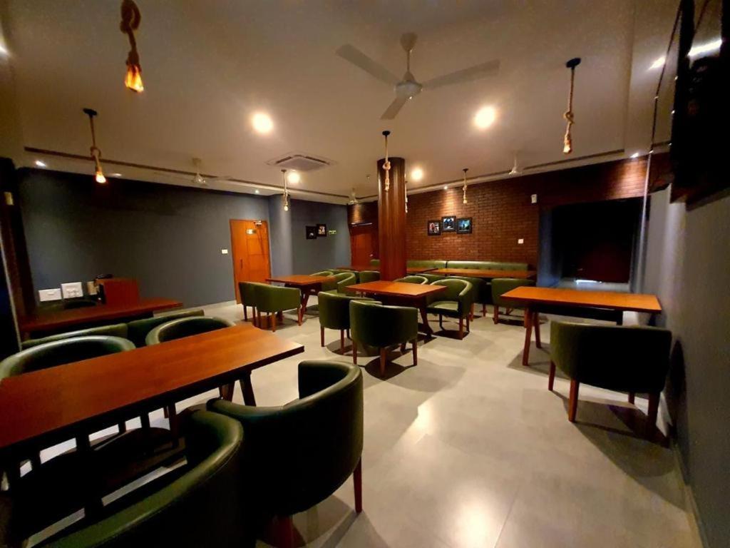 Emperor-Hotel Rachana Continental Pvt Ltd Kizhake Chālakudi Εξωτερικό φωτογραφία