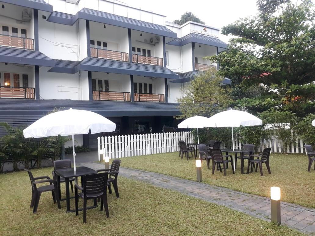 Emperor-Hotel Rachana Continental Pvt Ltd Kizhake Chālakudi Εξωτερικό φωτογραφία