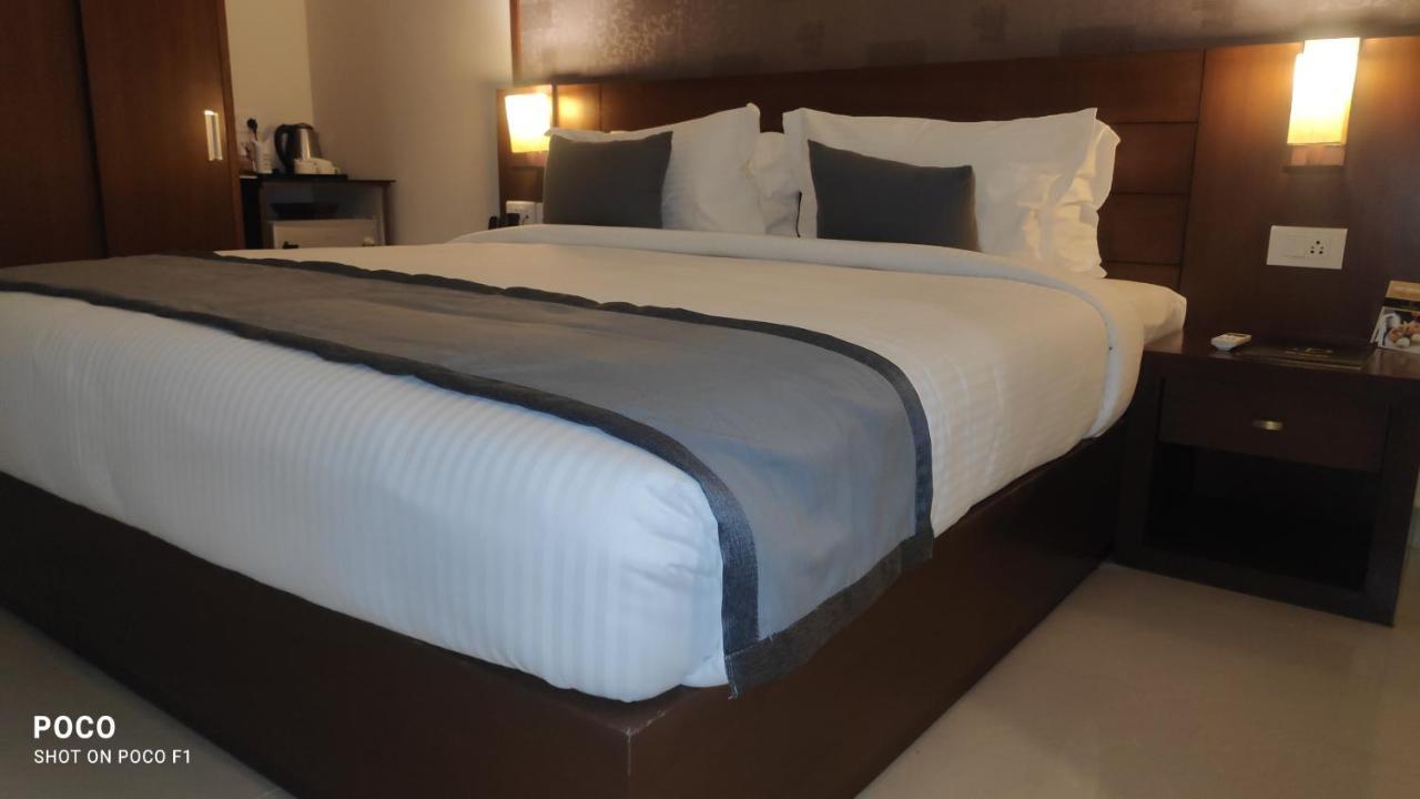 Emperor-Hotel Rachana Continental Pvt Ltd Kizhake Chālakudi Εξωτερικό φωτογραφία