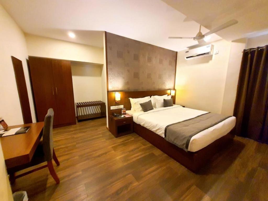 Emperor-Hotel Rachana Continental Pvt Ltd Kizhake Chālakudi Εξωτερικό φωτογραφία
