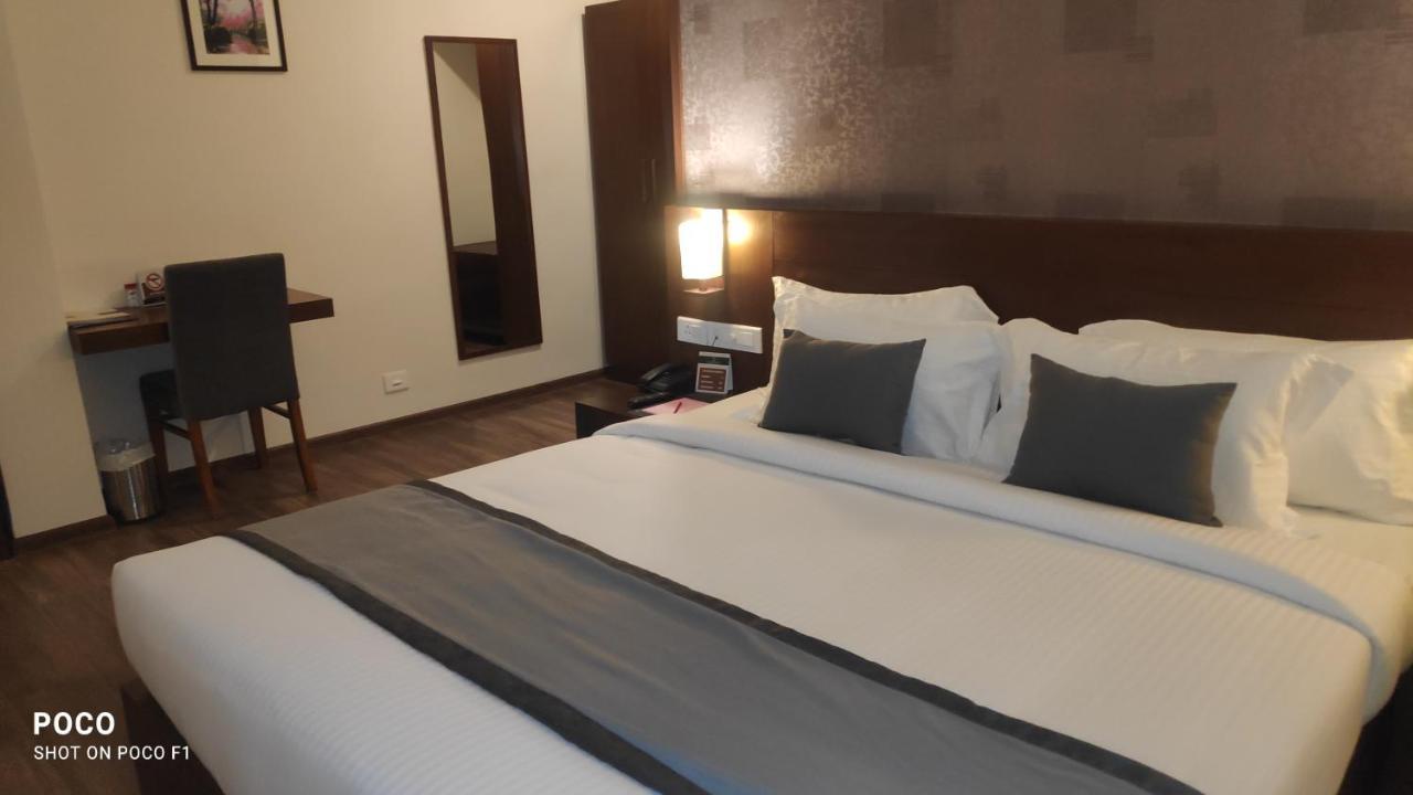 Emperor-Hotel Rachana Continental Pvt Ltd Kizhake Chālakudi Εξωτερικό φωτογραφία