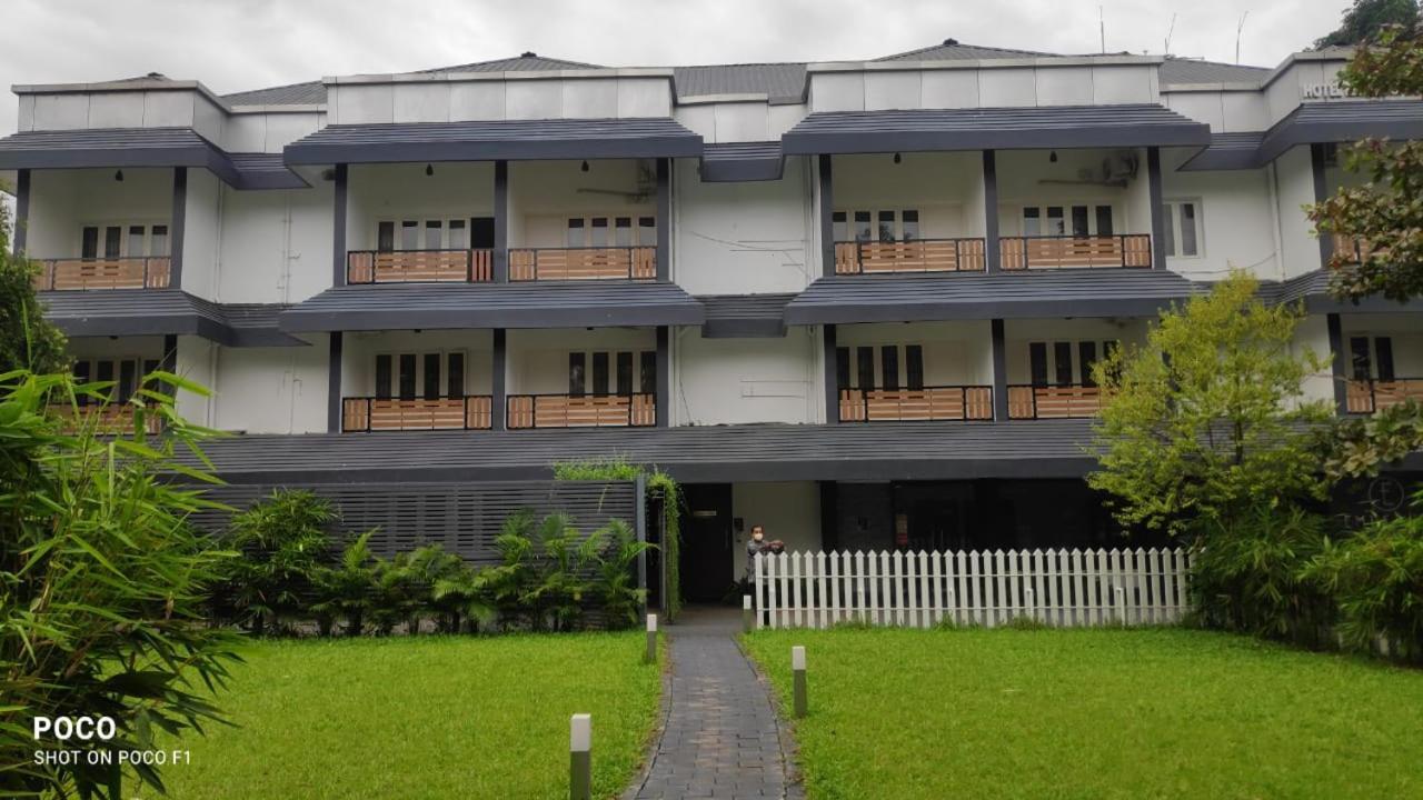 Emperor-Hotel Rachana Continental Pvt Ltd Kizhake Chālakudi Εξωτερικό φωτογραφία