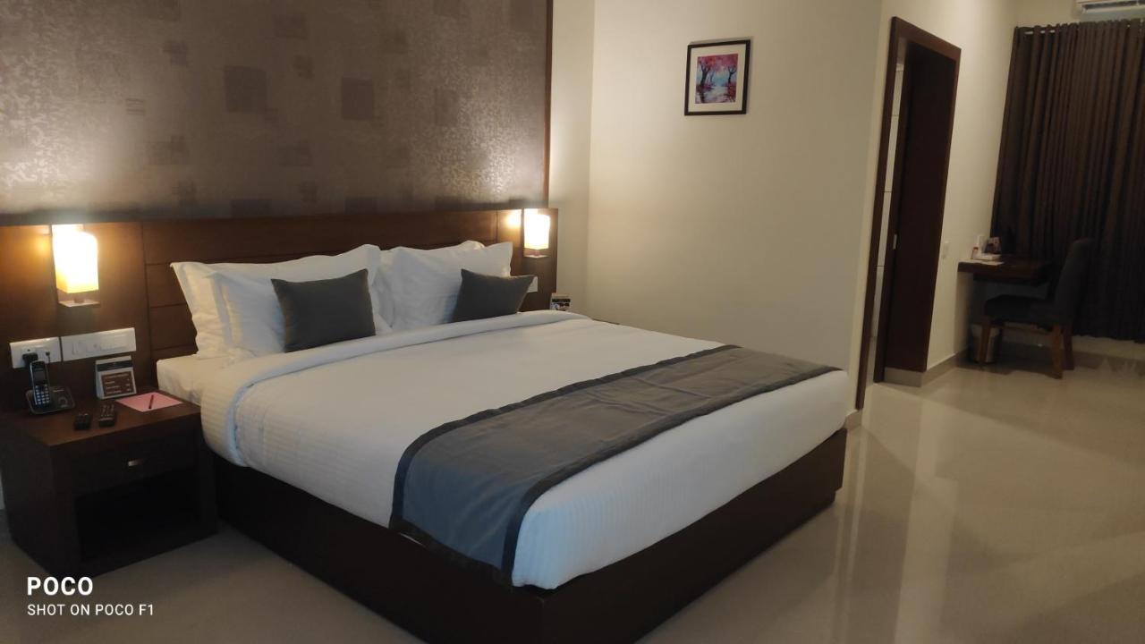 Emperor-Hotel Rachana Continental Pvt Ltd Kizhake Chālakudi Εξωτερικό φωτογραφία