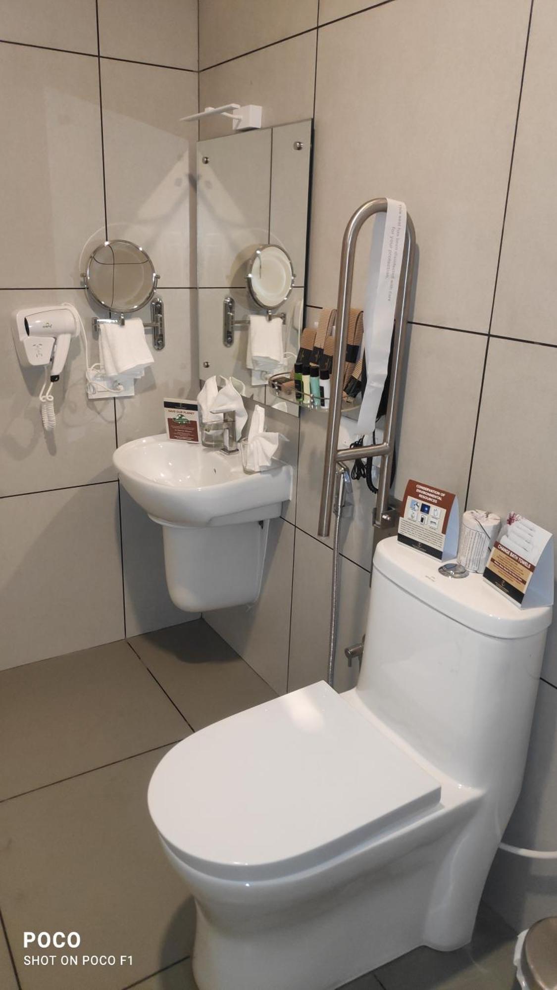 Emperor-Hotel Rachana Continental Pvt Ltd Kizhake Chālakudi Εξωτερικό φωτογραφία
